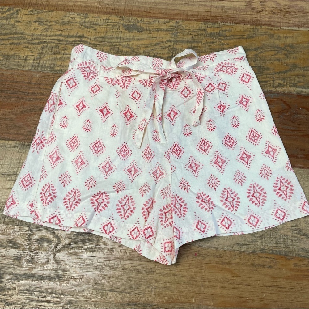 Artisan NY women’s medium shorts Cream & Red Linen tie front geometric